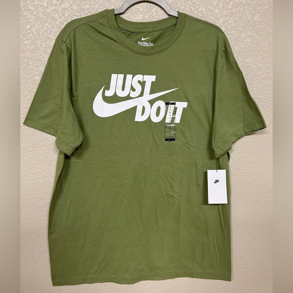 Men’s Large Nike Tshirt brand new w/ tags